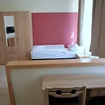 Piros Arany Panzio 3*