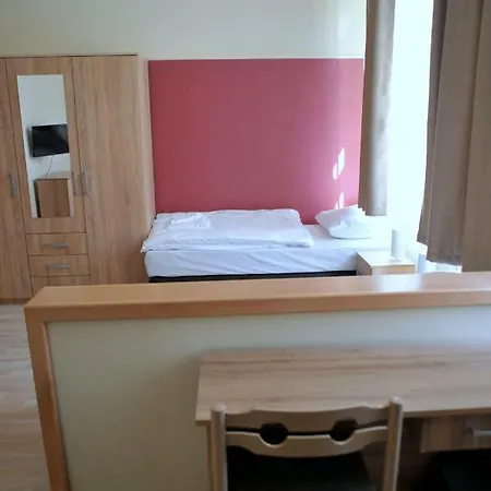 Piros Arany Panzio 3*