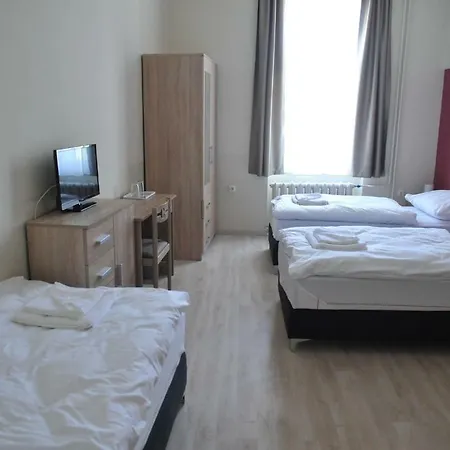Piros Arany Panzio 3* קלוצ'ה
