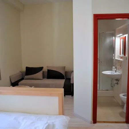 Guest house Piros Arany Panzio