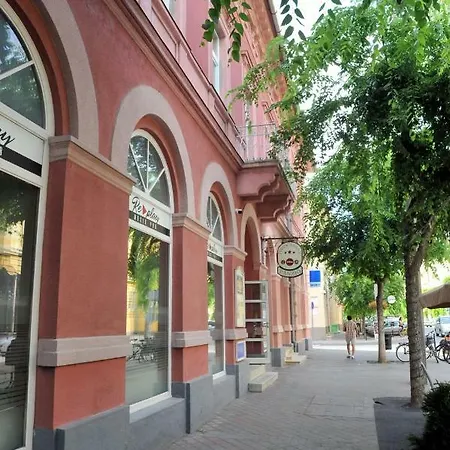 Piros Arany Panzio 3*