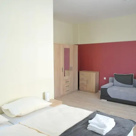Piros Arany Panzio 3*