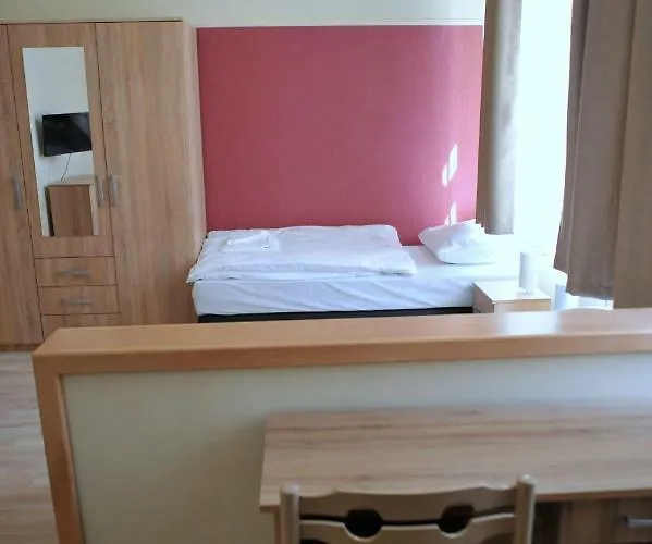 Piros Arany Panzio 3*