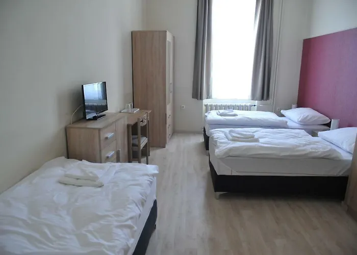 Piros Arany Panzio 3* Kalocsa