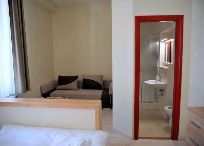 Guest house Piros Arany Panzio