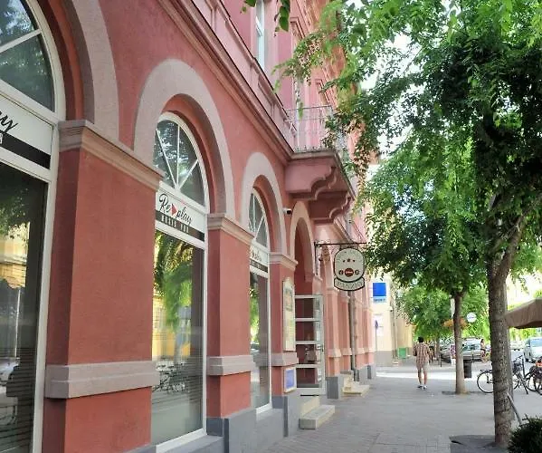 Piros Arany Panzio 3*