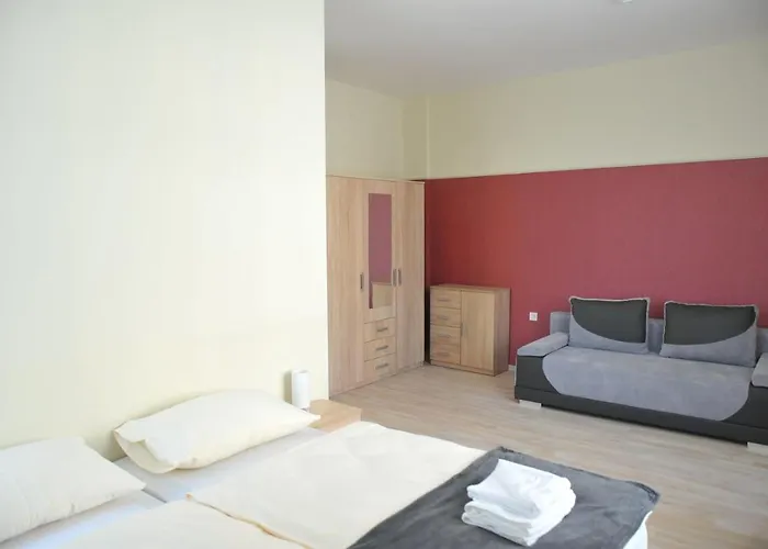 Piros Arany Panzio 3*